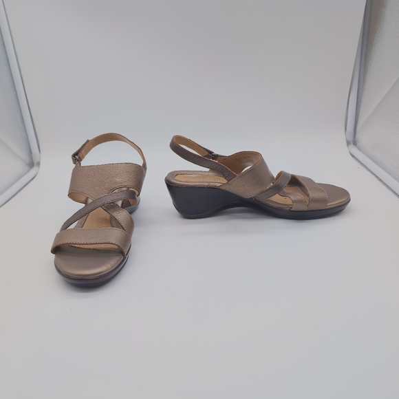 Naturalizer "Tender" sz 7.5 Gold Leather Women's Sandals - Picture 2 of 9